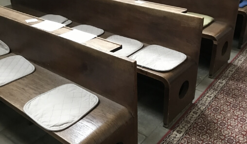 Topení a sedáky do kostelů